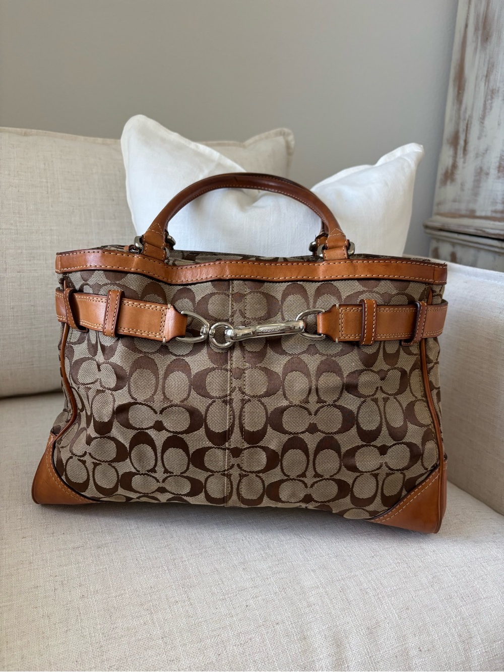 🍃🦋 Coach Brown Signature Logo Shoulder Tote with Tan Leather Trim